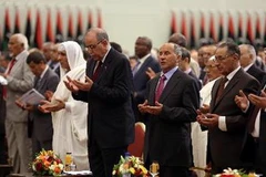 Các quan chức cấp cao của Libya tại lễ chuyển giao quyền lực. (Nguồn: AFP/TTXVN)