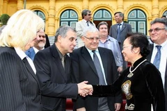 Phó Chủ tịch nước Nguyễn Thị Doan với các đại biểu. (Ảnh: Thái Bình/TTXVN)