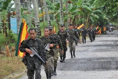 Các tay súng MILF tuần tra tại căn cứ Darapan, tỉnh Sultan Kudarat thuộc đảo Mindanao, miền nam Philippines ngày 5/9/2011. (Nguồn: AFP/ TTXVN)