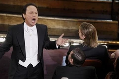 Billy Crystal hát trong lễ trao giải Oscar lần thứ 84. (Nguồn: Reuters)