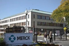 Tòa nhà công ty Merck tại Summit, New Jersey, ngày 2/10. (Nguồn: AFP/TTXVN)