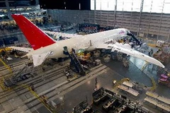 Máy bay Boeing 787 Dreamliners đang được hoàn thiện tại xưởng sản xuất ở North Charleston, Nam Carolina (Mỹ) ngày 27/4/2012. (Nguồn: AFP/TTXVN)