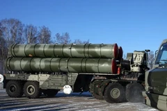 Hệ thống phòng không thế hệ mới S-400 Triumf của Nga. (Nguồn: AFP/TTXVN)