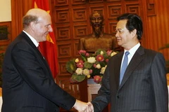 Thủ tướng Nguyễn Tấn Dũng tiếp ông Steve Ballmer Tổng Giám đốc điều hành Tập đoàn Microsoft. (Ảnh: Đức Tám/TTXVN)