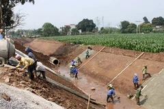 Kiên cố hóa kênh mương. (Ảnh minh họa: Anh Tuấn/TTXVN)
