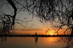 Cảnh hoàng hôn trên sông Nile ở thủ đô Cairô, Ai Cập ngày 2/1. (Nguồn: THX/TTXVN)