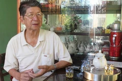 Đại tá Khưu Ngọc Bảy nói về những trăn trở cùng đồng đội. (Ảnh: Trần Khánh Linh/Vietnam+)