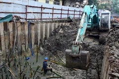 Hà Nội cải tạo kênh mương thoát nước lưu vực sông Tô Lịch. (Ảnh: Huy Hùng/TTXVN)