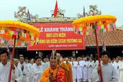 Lễ cầu siêu cho lính hải đội Hoàng Sa tại đình An Vĩnh, huyện đảo Lý Sơn (Quảng Ngãi). (Ảnh: Thanh Long/TTXVN)