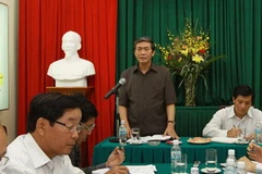 Ông Đinh Thế Huynh làm việc với Đảng ủy ngoài nước. (Ảnh: Doãn Tấn/ TTXVN)