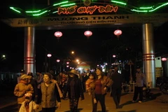 Phố chợ đêm Mường Thanh. (Ảnh: Chu Quốc Hùng/Vietnam+)