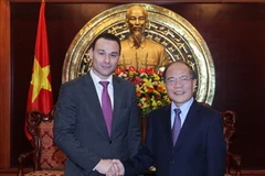 Chủ tịch Quốc hội Nguyễn Sinh Hùng tiếp Đoàn đại biểu Nghị viện vùng Wallonie-Bruxelles ( Vương quốc Bỉ) do Ngài Jean-Charles Luperto, Chủ tịch Nghị viện, làm Trưởng đoàn, sang thăm và làm việc tại Việt Nam. (Ảnh: Nhan Sáng/TTXVN)