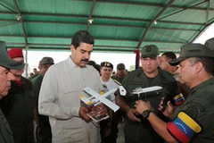 Tổng thống Maduro thăm căn cứ không quân El Libertador tại bang Arugua. (Nguồn: MINCI)