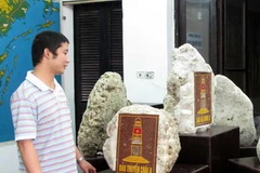 Các tảng đá san hô biểu tượng chủ quyền quần đảo Trường Sa tại Bảo tàng tỉnh Quảng Ninh. (Ảnh: Đinh Mạnh Tú/TTXVN) 