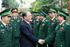 Chủ tịch Quốc hội Nguyễn Sinh Hùng dự Lễ kỷ niệm Ngày nhà giáo Việt Nam tại Học viện Biên phòng. (Ảnh: Nhan Sáng/TTXVN)