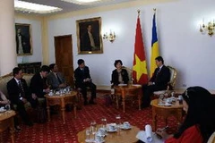 Phó Chủ tịch Quốc hội Nguyễn Thị Kim Ngân dẫn đầu đoàn đại biểu cấp cao Quốc hội Việt Nam hội kiến với Bộ trưởng Ngoại giao Romania Titus Corlãţean. (Ảnh: Trung Dũng/TTXVN)