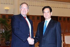 Thủ tướng Nguyễn Tấn Dũng tiếp ông David M.Cote, Ủy viên Ủy ban Cải cách và Trách nhiệm tài chính của Tổng thống Barack Obama (Hoa Kỳ). (Ảnh: Đức Tám/TTXVN)