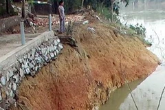Sạt lở bờ sông Ngàn Sâu. (Nguồn: Internet)