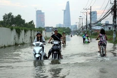 Triều cường gây ngập tại TP.HCM. (Ảnh: Hoàng Anh Tuấn/TTXVN)