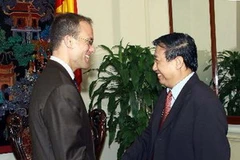 Phó Thủ tướng, Bộ trưởng Bộ Ngoại giao Phạm Gia Khiêm tiếp ông Demetrios Marantis, Phó Đại diện Thương mại Mỹ (USTR). (Ảnh: Doãn Tấn/TTXVN)