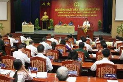 HĐND tỉnh Bình Dương góp ý cho Dự thảo sửa đổi Hiến pháp 1992. (Ảnh: Quách Lắm/TTXVN)