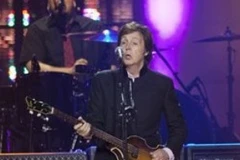 Paul McCartney trong chuyến lưu diễn châu Âu ngày 14/12/2011. (Nguồn: AP)