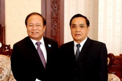 Thủ tướng Lào tiếp Bộ trưởng Hoàng Tuấn Anh. (Ảnh: Hoàng Chương/Vietnam+)