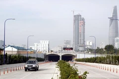 Hầm Thủ Thiêm phía bờ quận 2 sẵn sàng cho Lễ thông xe. (Ảnh: Hoàng Hải/TTXVN)