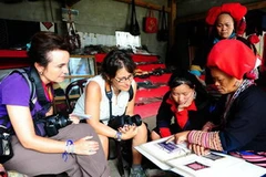 Du khách nước ngoài tại Sa Pa. (Ảnh: Thanh Hà/TTXVN)