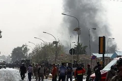 Khói bốc lên từ một trong các vụ đánh bom tại Iraq. (Nguồn: AFP/TTXVN)