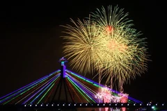 Trình diễn pháo hoa tại lễ hội pháo hoa Đà Nẵng năm 2011. (Ảnh: Trần Lê Lâm/TTXVN)