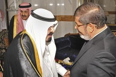 Tổng thống Ai Cập Mohamed Morsi và Quốc vương Arập Xêút Abdullah. (Nguồn: AP)