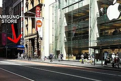 Cửa hàng "Galaxy S II" tạm thời của Samsung được mở "sát nách" Apple Store. (Nguồn: The Sydney Morning Herald)