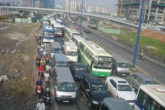 Quang cảnh vụ ách tắc. (Ảnh: Hoàng Anh Tuấn/Vietnam+)