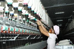 Sản xuất sợi xuất khẩu sang thị trường khối EU. (Ảnh: Trần Tuấn/TTXVN)