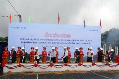 Khởi công dự án nâng cấp, mở rộng đường Hồ Chí Minh đoạn qua Tân Cảnh-Kon Tum. (Ảnh: Cao Nguyên/TTXVN)