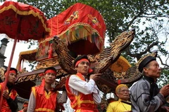 Lễ rước kiệu vào đền thờ An Dương Vương. (Ảnh: Nhật Anh/TTXVN)