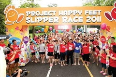 Chương trình đi bộ bằng dép gây quỹ tại Singapore năm 2011. (Ảnh: RVC) 