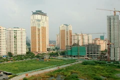 Khu đô thị mới phía tây thành phố Hà Nội đang được xây dựng và mở rộng. (Ảnh: Minh Tú/TTXVN)