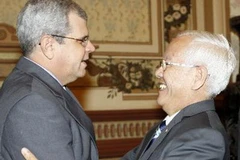 Chủ tịch UBND TP Hồ Chí Minh Lê Hoàng Quân tiếp ông Homero Acosta Alvarez, Ủy viên kiêm Thư ký Hội đồng Nhà nước Cuba. (Ảnh: Hoàng Hải/TTXVN) 