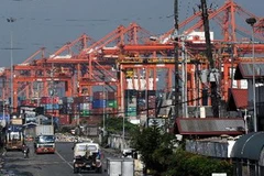 Hoạt động tại cảng Manila ngày 30/8. (Nguồn: AFP/TTXVN)
