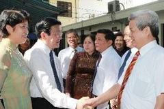 Chủ tịch nước Trương Tấn Sang với ban lãnh đạo Hội Người cao tuổi Việt Nam. (Ảnh: Nguyễn Khang/TTXVN )