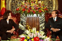 Phó Chủ tịch Quốc hội Nguyễn Đức Kiên tiếp bà Saida Chtioui, Quốc vụ khanh Bộ Ngoại giao Tunisia. (Ảnh: Thái Bình/TTXVN)