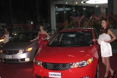 Một số mẫu xe trưng bày tại showroom KIA Phú Mỹ Hưng. (Ảnh: Hà Huy Hiệp/Vietnam+)