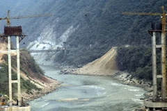 Trụ cầu Hang Tôm. (Ảnh: Chu Quốc Hùng/TTXVN) 