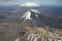 Núi lửa Tongariro. (Nguồn: photovolcanica.com)