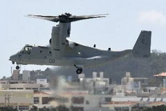 Máy bay MV-22 Osprey hạ cánh tại Căn cứ không quân Futenma ở thành phố Ginowan, tỉnh Okinawa. (Nguồn: Kyodo/TTXVN)