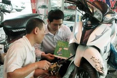 Tư vấn sức khỏe, việc làm cho người đang cai nghiện. (Ảnh: Dương Ngọc/TTXVN)