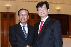 Thủ tướng Nguyễn Tấn Dũng tiếp Ủy viên Bộ chính trị, Phó Thủ tướng Chính phủ Lào Somsavad Lengsavath. (Ảnh: Đức Tám/TTXVN)