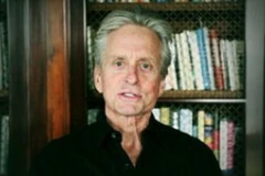 Michael Douglas nhắc lại những lời của Tổng thống Obama trong đoạn video. (Nguồn: cnn.com)